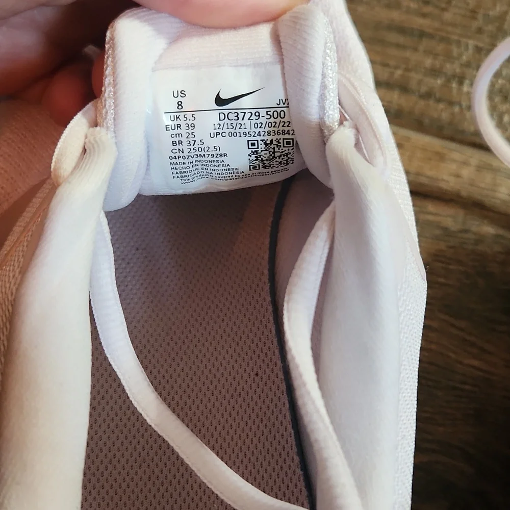 Nikes - Picture 4 of 4